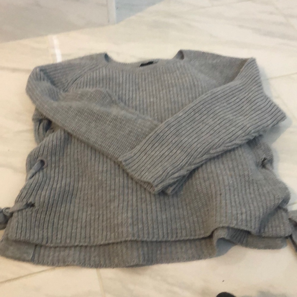 Chunky cliche gray sweater with lace up sides